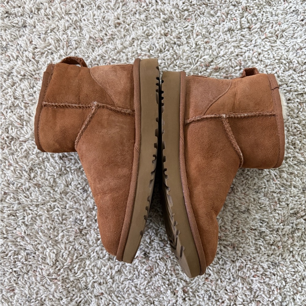 Uggs Brown Kids size 3 or Womens size 5 - Picture 3 of 4